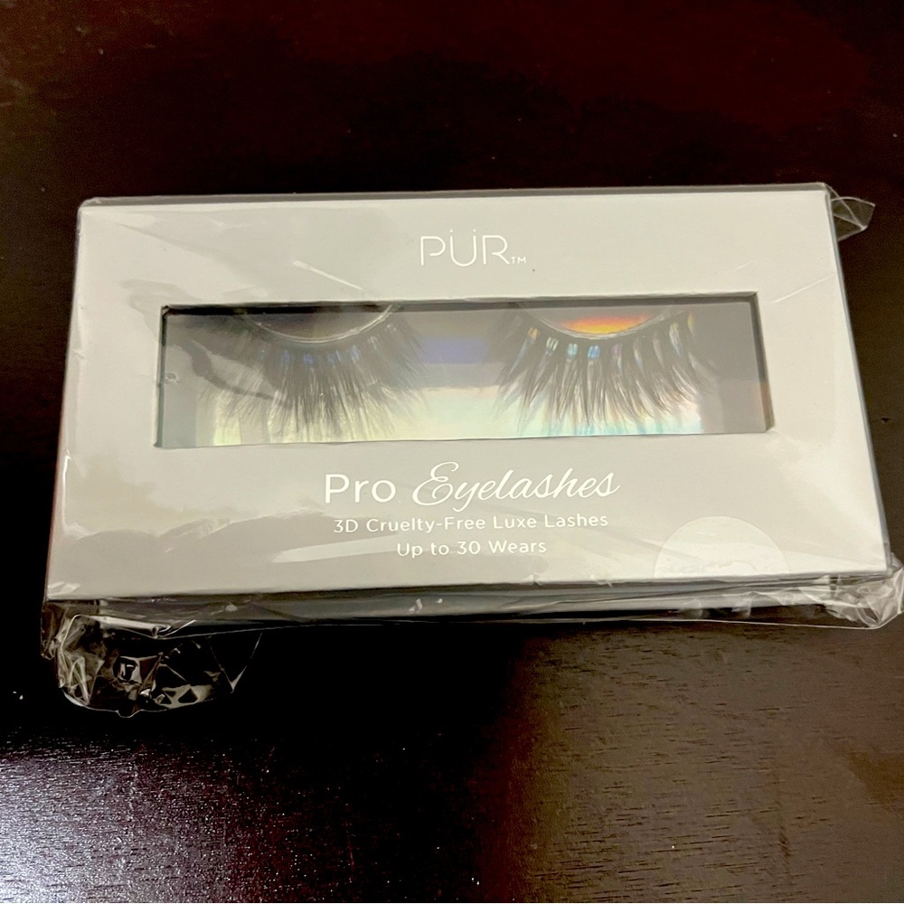 PUR Pro eye lashes 3D cruelty free up to 30 Wears